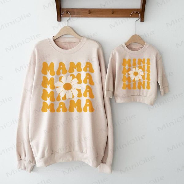 MAMA MAMA MAMA MAMA MINI MINI MINI MINI Baby Beige Family Sweatshirt